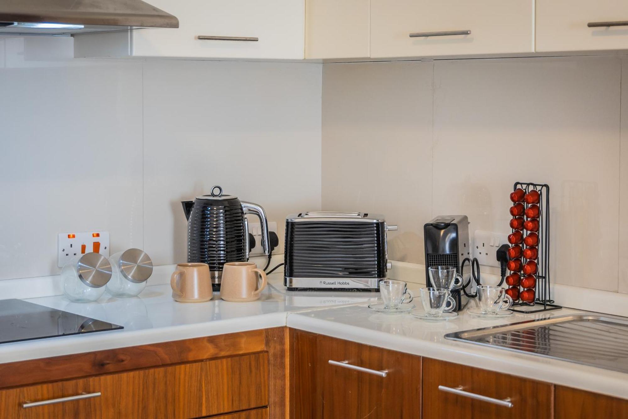 Stunning 1-bed In Heart Of Apartment